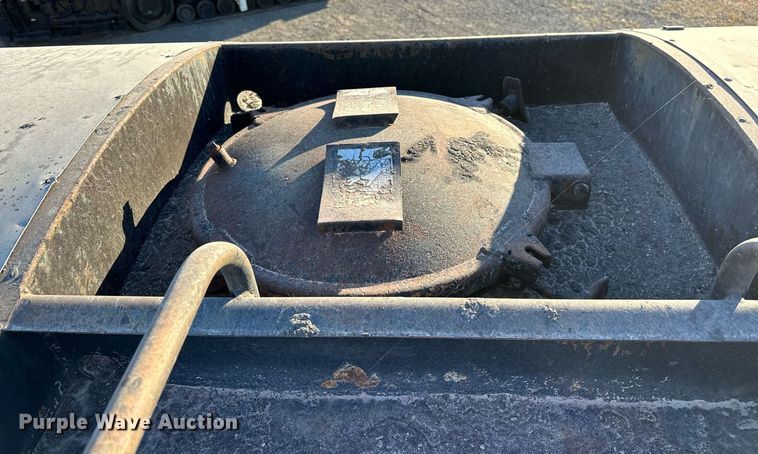 image for item NQ9471 2000 GMC C7500  oil distributor truck