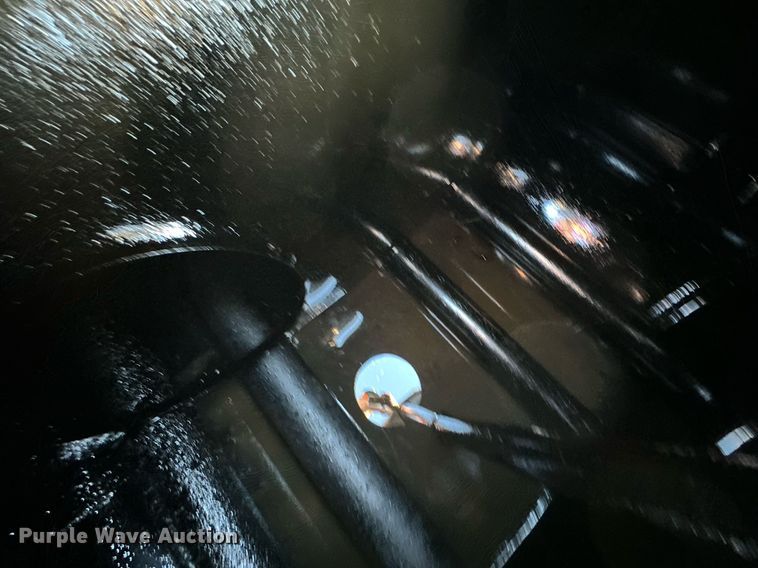 image for item NQ9471 2000 GMC C7500  oil distributor truck