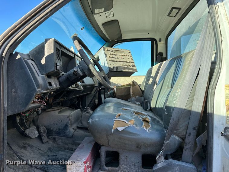 image for item NQ9471 2000 GMC C7500  oil distributor truck