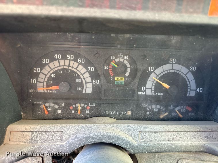 image for item NQ9471 2000 GMC C7500  oil distributor truck