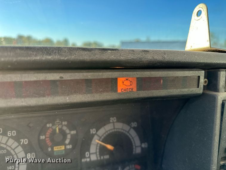 image for item NQ9471 2000 GMC C7500  oil distributor truck