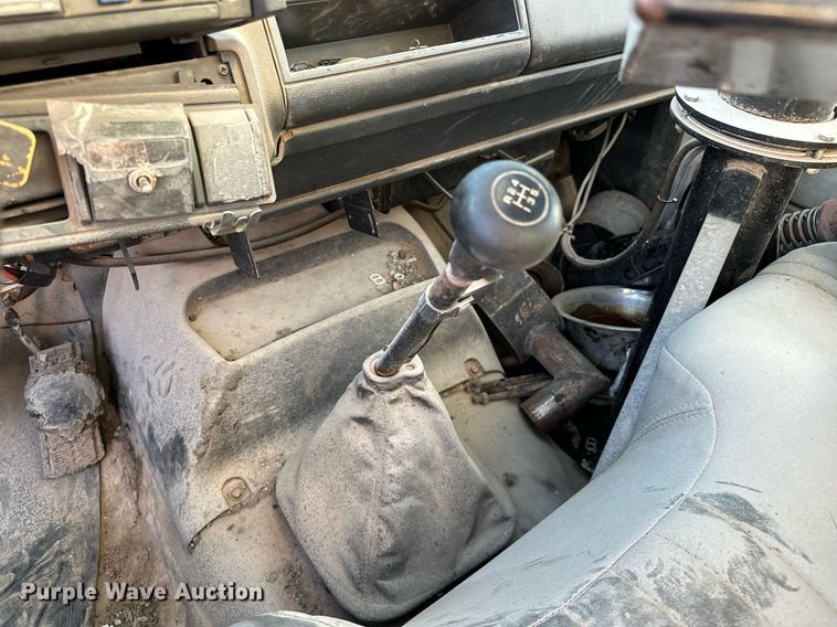 image for item NQ9471 2000 GMC C7500  oil distributor truck