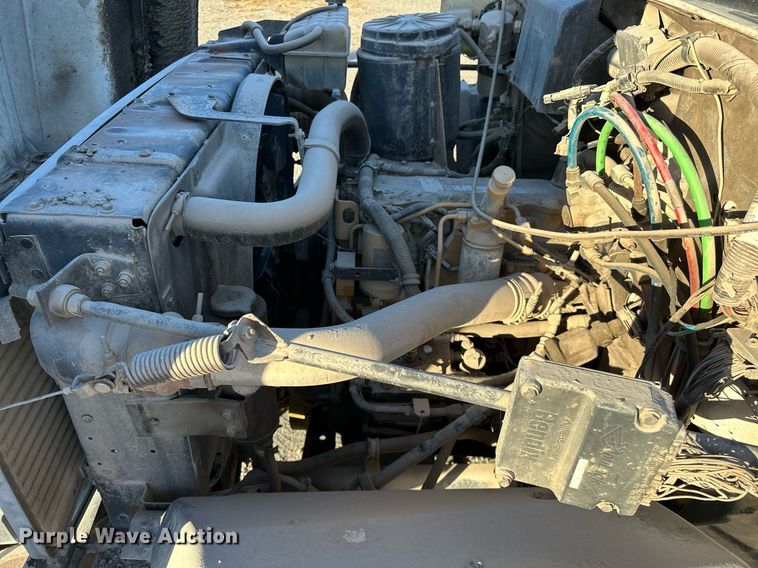 image for item NQ9471 2000 GMC C7500  oil distributor truck