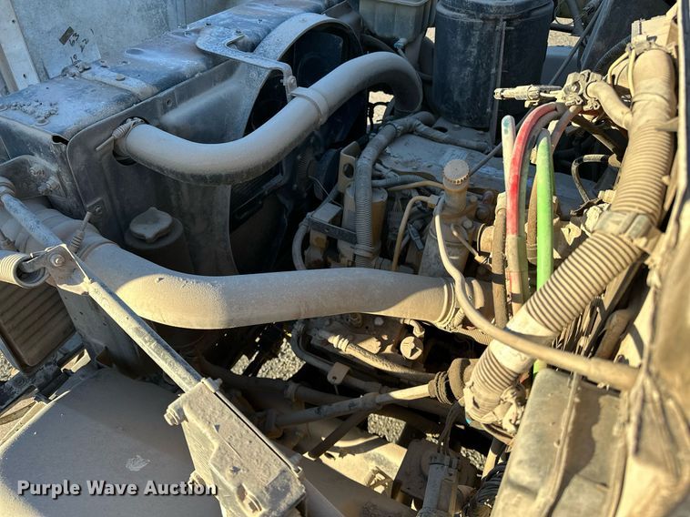 image for item NQ9471 2000 GMC C7500  oil distributor truck