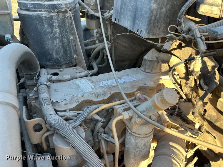 image for item NQ9471 2000 GMC C7500  oil distributor truck