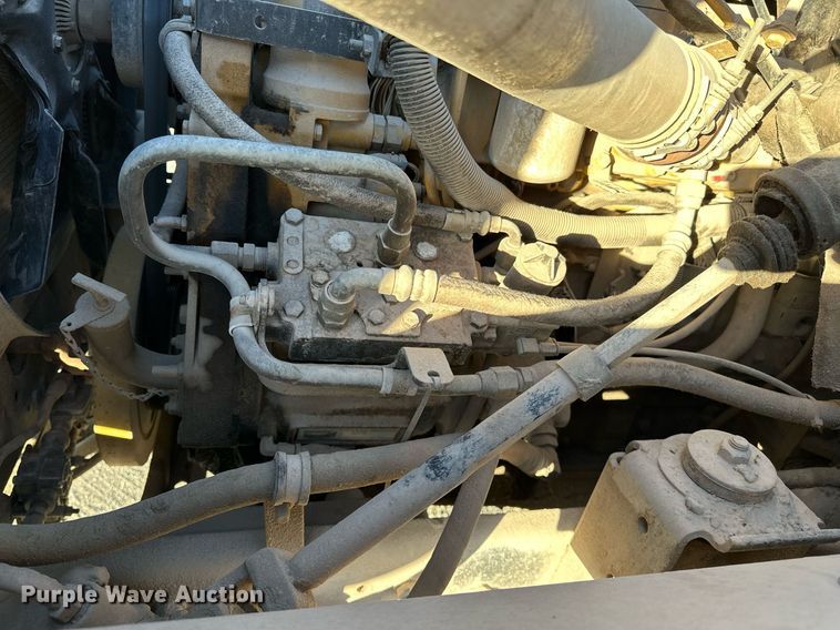 image for item NQ9471 2000 GMC C7500  oil distributor truck