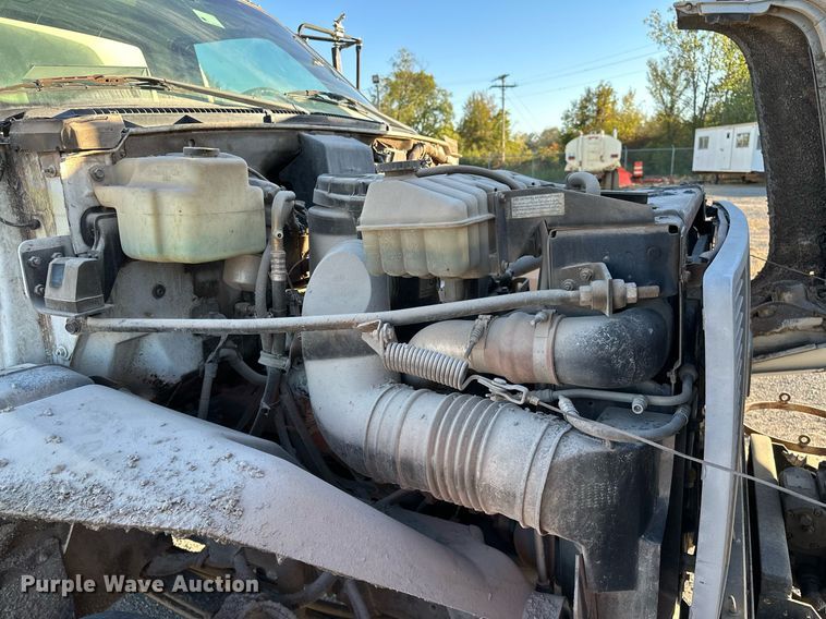 image for item NQ9471 2000 GMC C7500  oil distributor truck