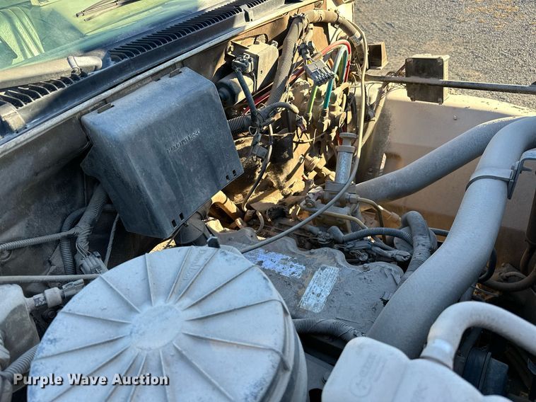 image for item NQ9471 2000 GMC C7500  oil distributor truck