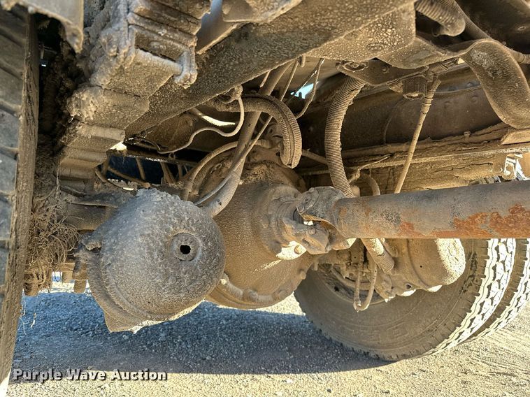 image for item NQ9471 2000 GMC C7500  oil distributor truck