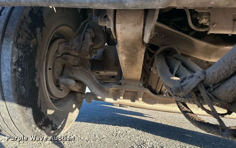 image for item NQ9471 2000 GMC C7500  oil distributor truck