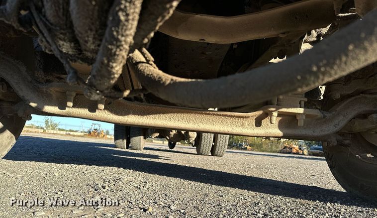 image for item NQ9471 2000 GMC C7500  oil distributor truck