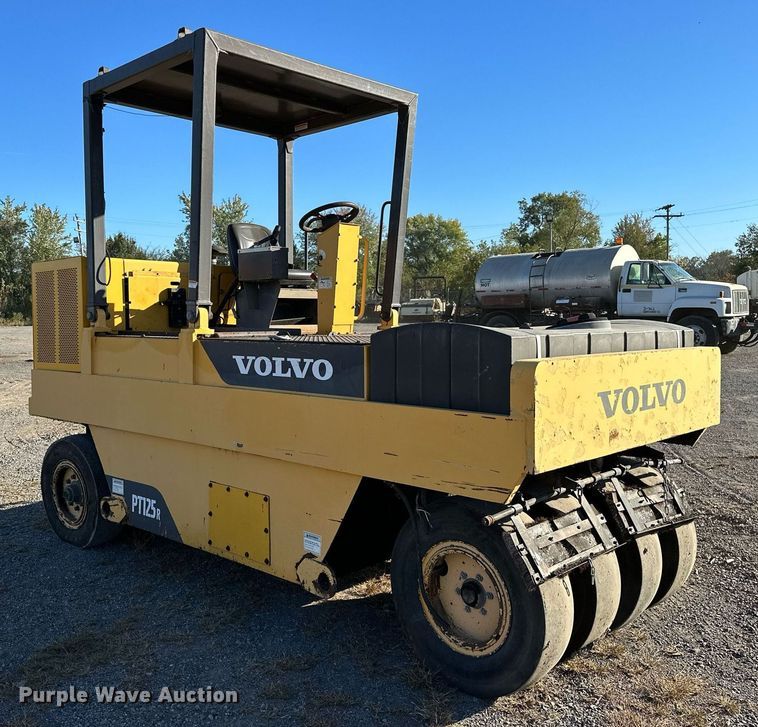 image for item NQ9472 Volvo PT125R  pneumatic roller