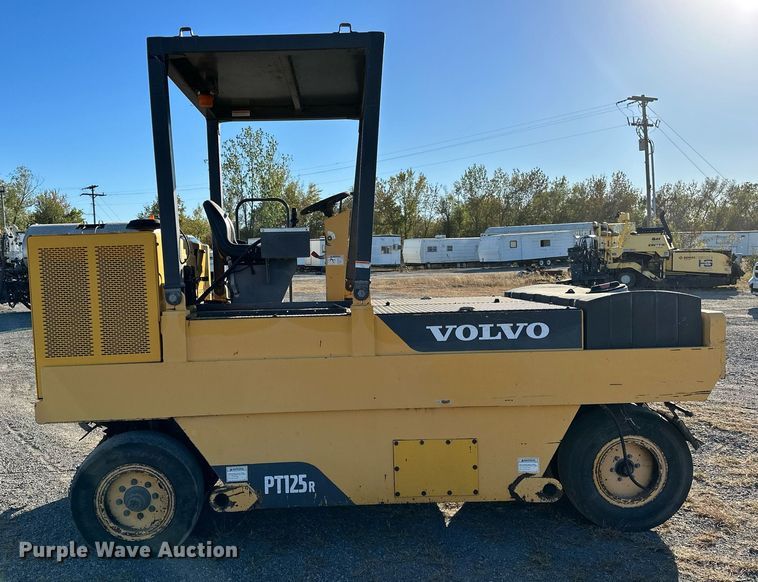 image for item NQ9472 Volvo PT125R  pneumatic roller