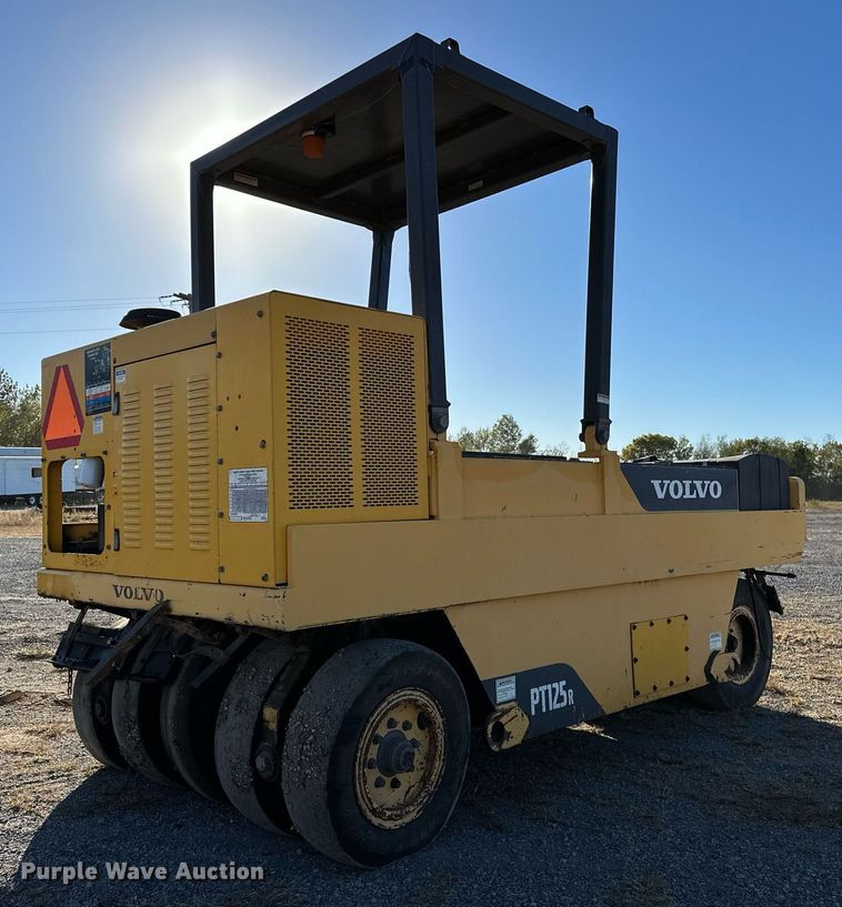 image for item NQ9472 Volvo PT125R  pneumatic roller