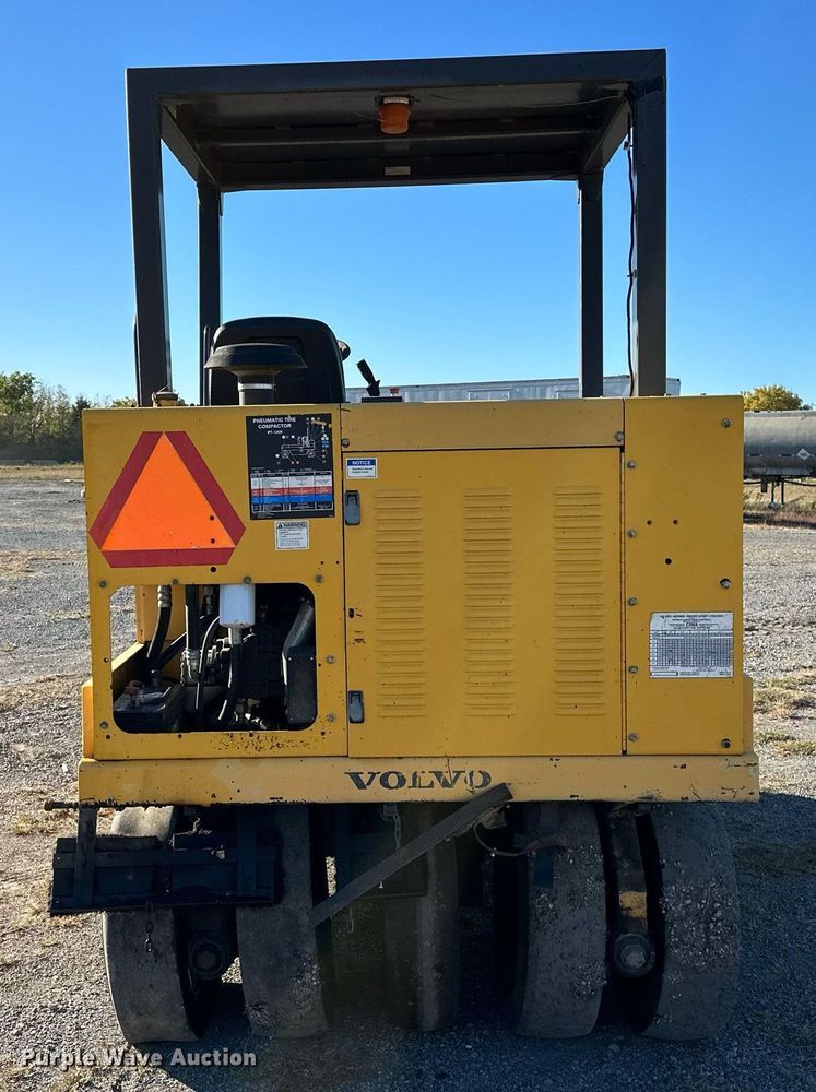 image for item NQ9472 Volvo PT125R  pneumatic roller