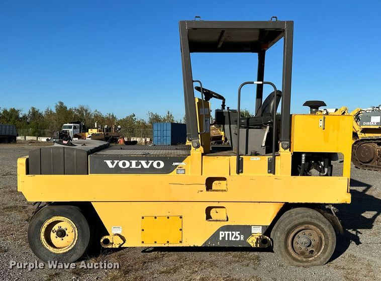 image for item NQ9472 Volvo PT125R  pneumatic roller