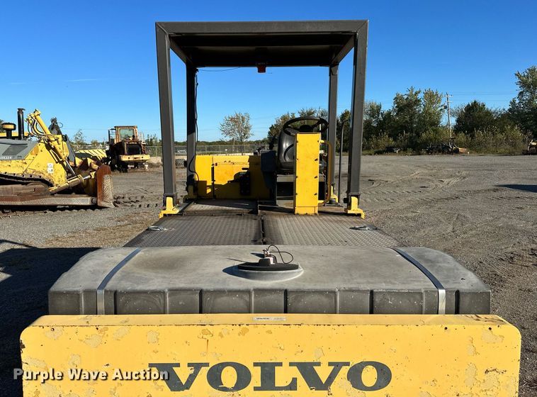 image for item NQ9472 Volvo PT125R  pneumatic roller