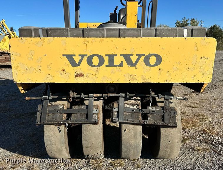 image for item NQ9472 Volvo PT125R  pneumatic roller