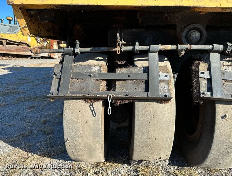 image for item NQ9472 Volvo PT125R  pneumatic roller