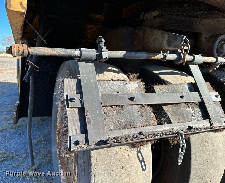 image for item NQ9472 Volvo PT125R  pneumatic roller