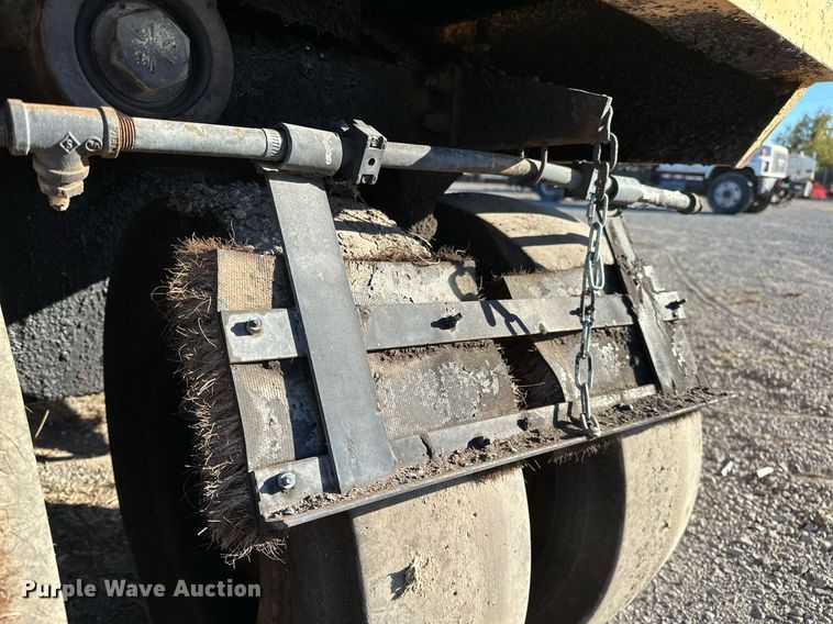 image for item NQ9472 Volvo PT125R  pneumatic roller