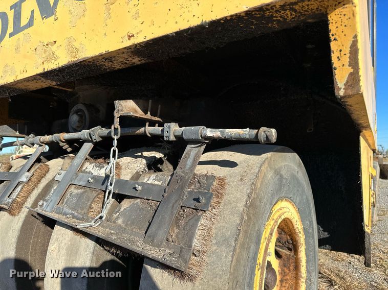 image for item NQ9472 Volvo PT125R  pneumatic roller