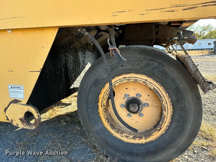 image for item NQ9472 Volvo PT125R  pneumatic roller