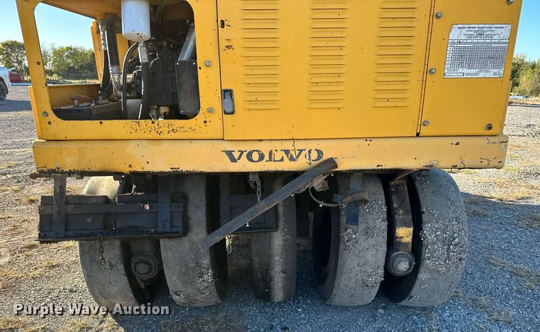 image for item NQ9472 Volvo PT125R  pneumatic roller