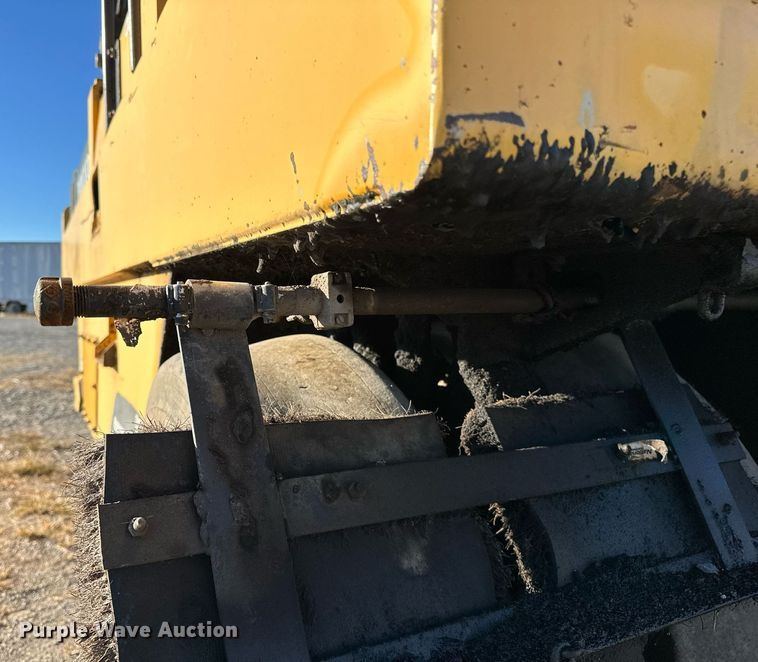 image for item NQ9472 Volvo PT125R  pneumatic roller