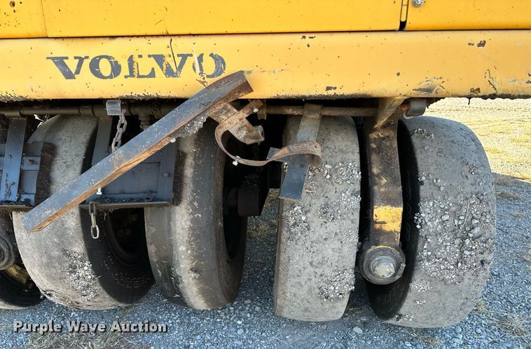 image for item NQ9472 Volvo PT125R  pneumatic roller