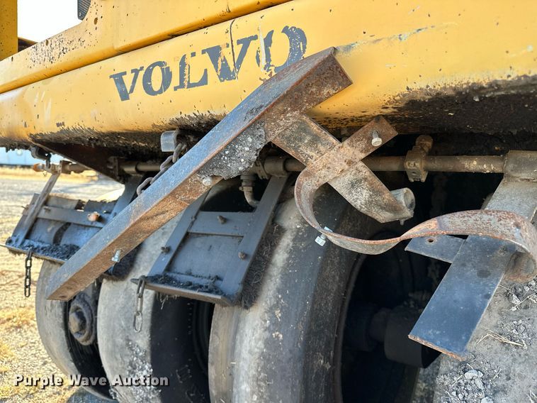 image for item NQ9472 Volvo PT125R  pneumatic roller