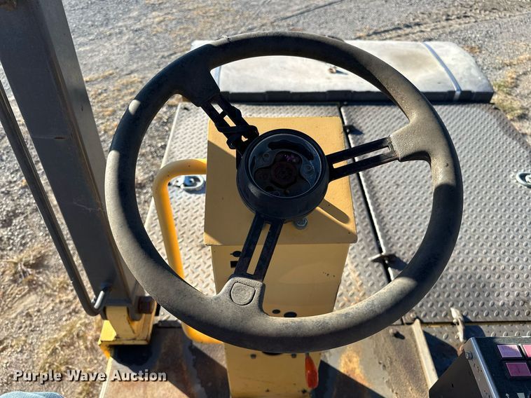 image for item NQ9472 Volvo PT125R  pneumatic roller