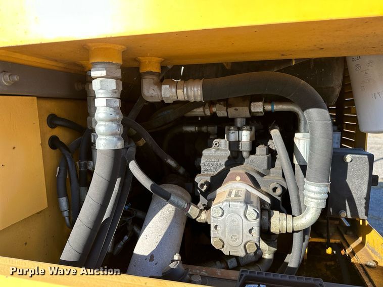 image for item NQ9472 Volvo PT125R  pneumatic roller