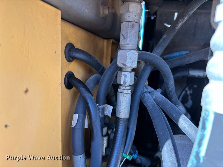 image for item NQ9472 Volvo PT125R  pneumatic roller