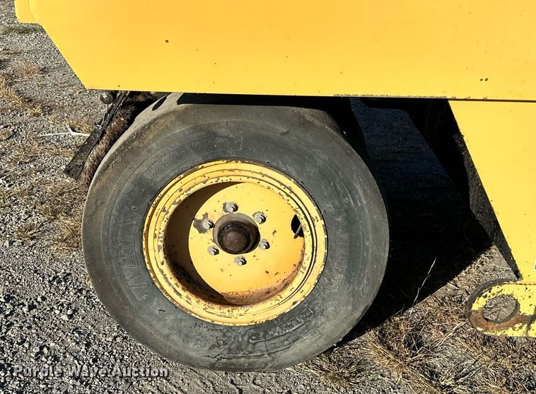 image for item NQ9472 Volvo PT125R  pneumatic roller