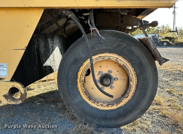 image for item NQ9472 Volvo PT125R  pneumatic roller