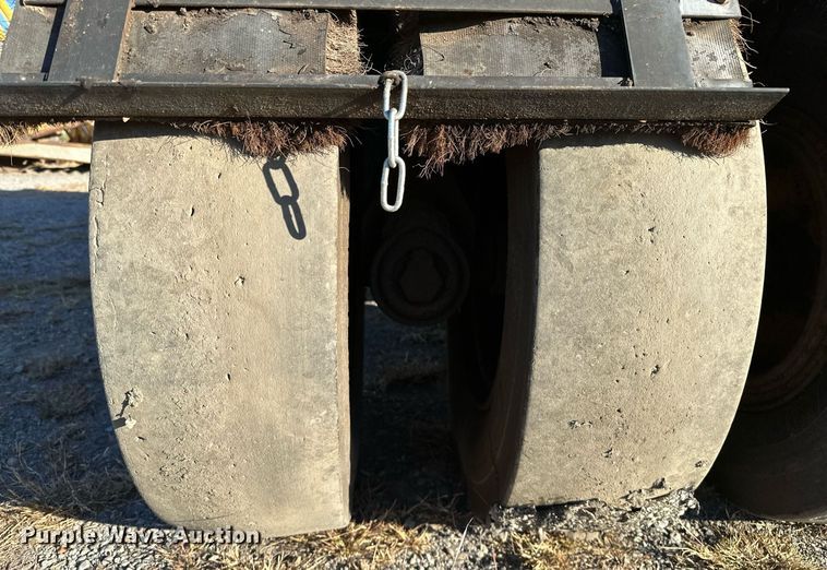 image for item NQ9472 Volvo PT125R  pneumatic roller