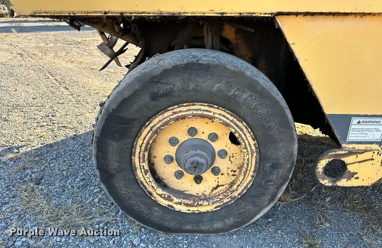 image for item NQ9472 Volvo PT125R  pneumatic roller