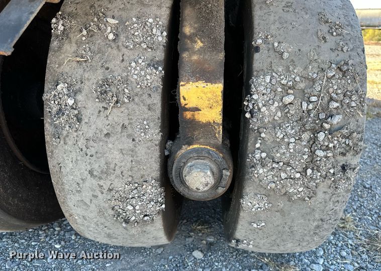 image for item NQ9472 Volvo PT125R  pneumatic roller