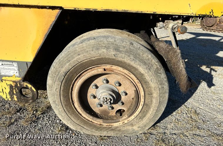 image for item NQ9472 Volvo PT125R  pneumatic roller