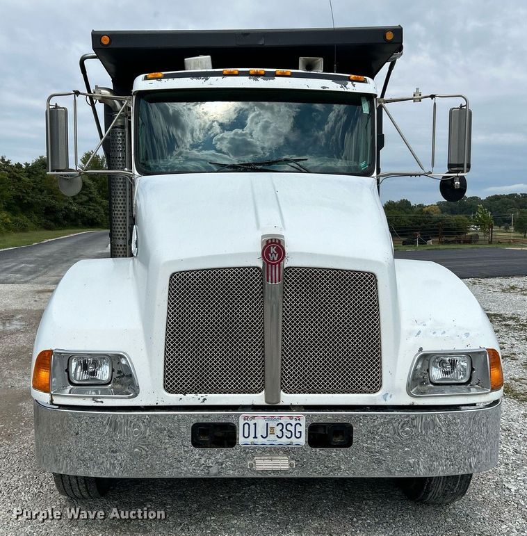 image for item NQ9836 2007 Kenworth T300  dump truck