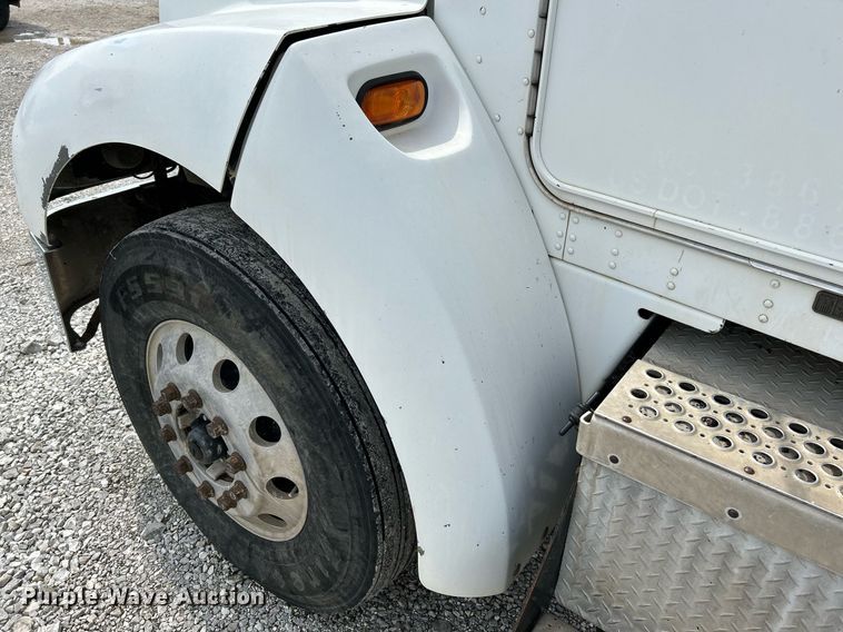 image for item NQ9836 2007 Kenworth T300  dump truck