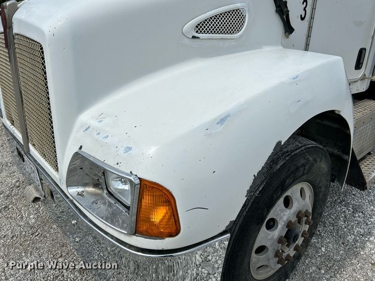 image for item NQ9836 2007 Kenworth T300  dump truck