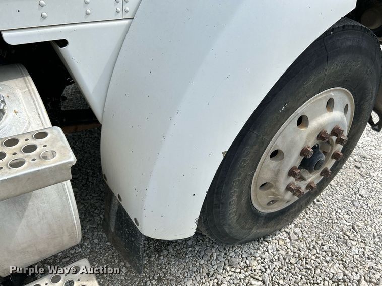 image for item NQ9836 2007 Kenworth T300  dump truck