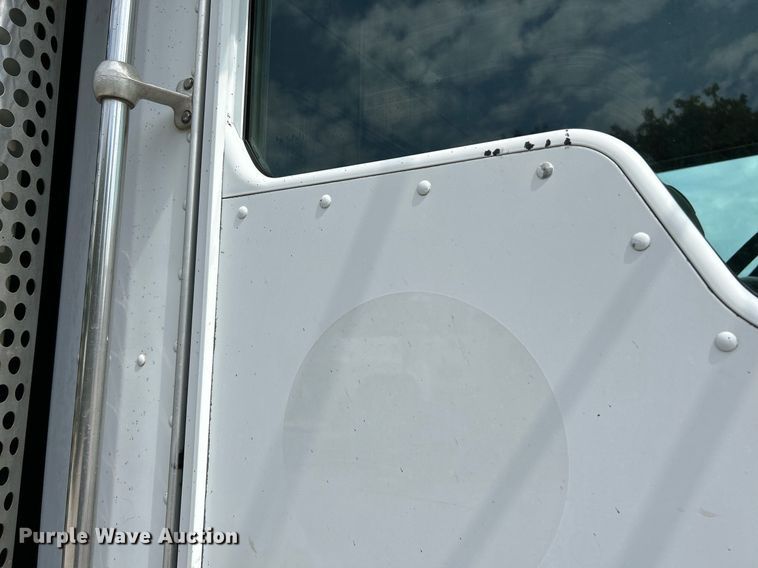 image for item NQ9836 2007 Kenworth T300  dump truck