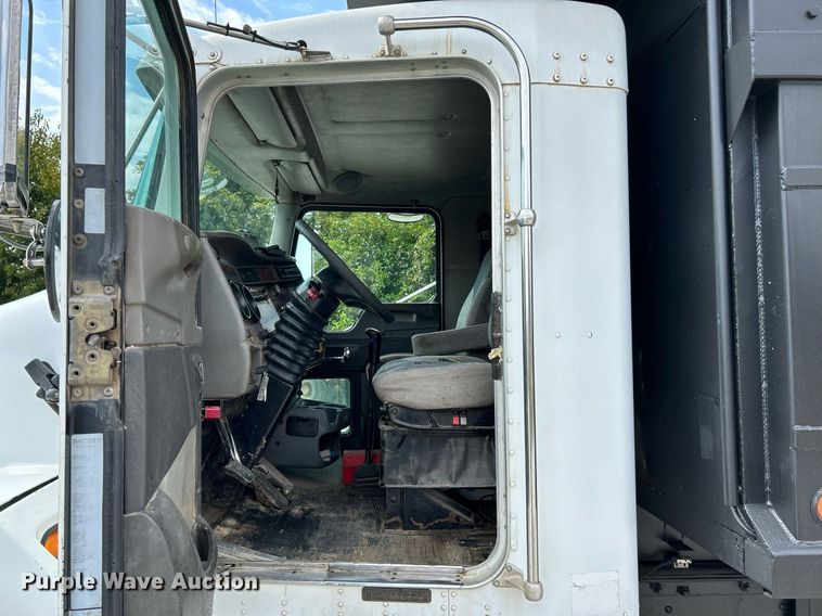 image for item NQ9836 2007 Kenworth T300  dump truck