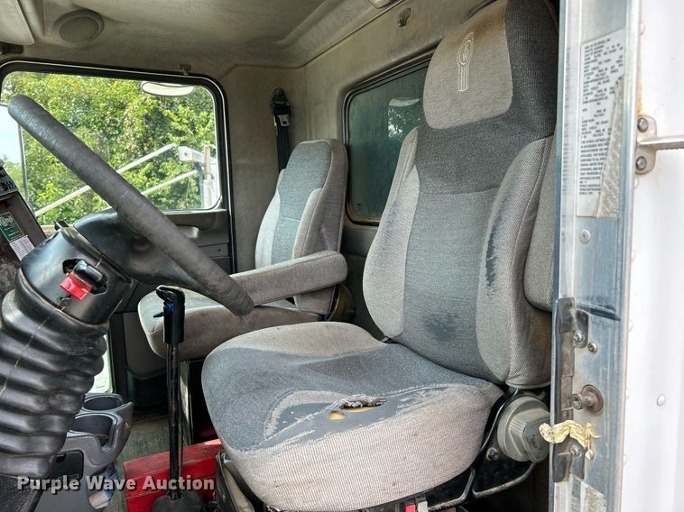 image for item NQ9836 2007 Kenworth T300  dump truck