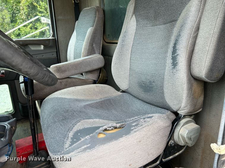 image for item NQ9836 2007 Kenworth T300  dump truck