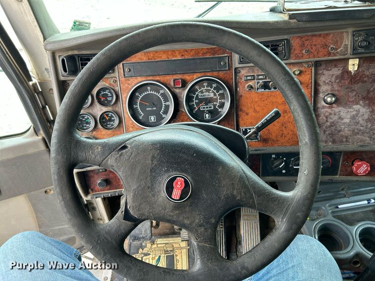 image for item NQ9836 2007 Kenworth T300  dump truck