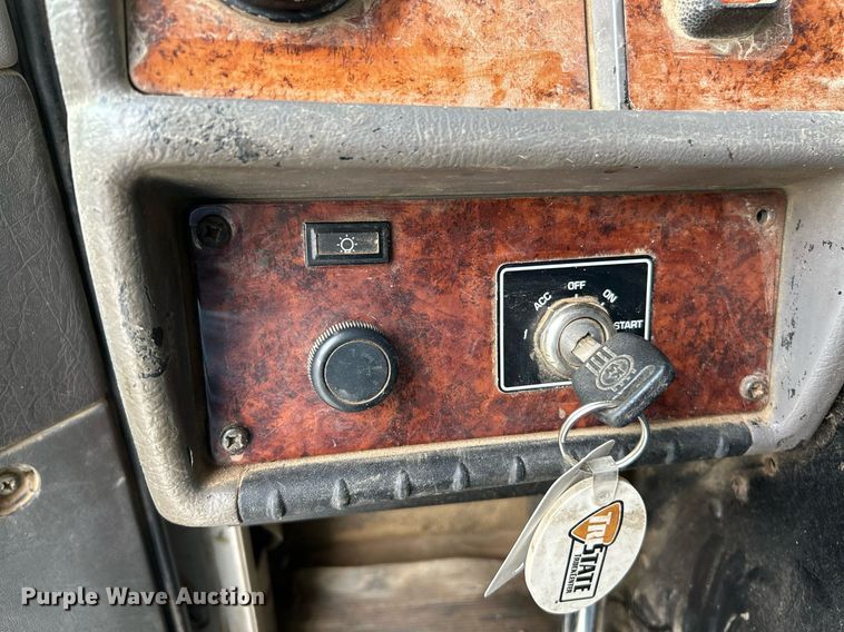 image for item NQ9836 2007 Kenworth T300  dump truck